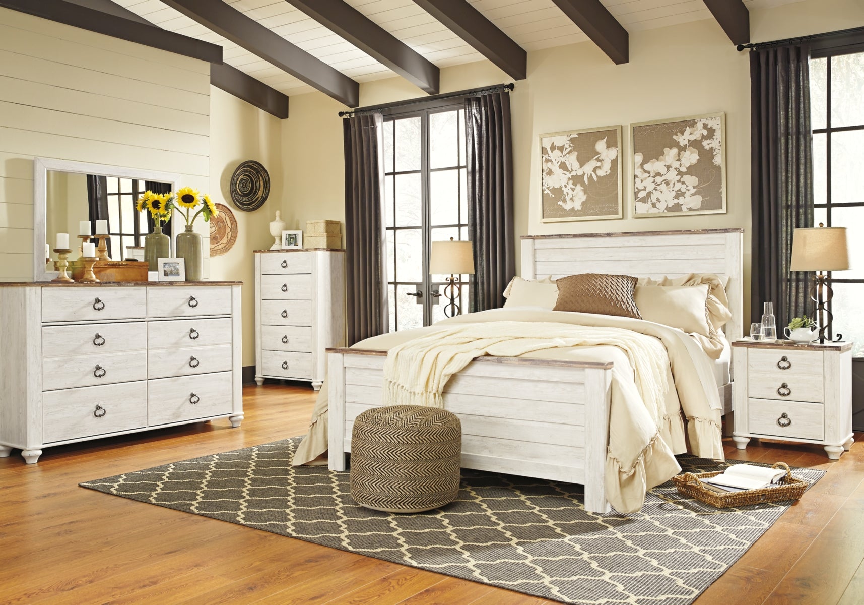 Willowton Queen Panel Bed with Dresser and Nightstand