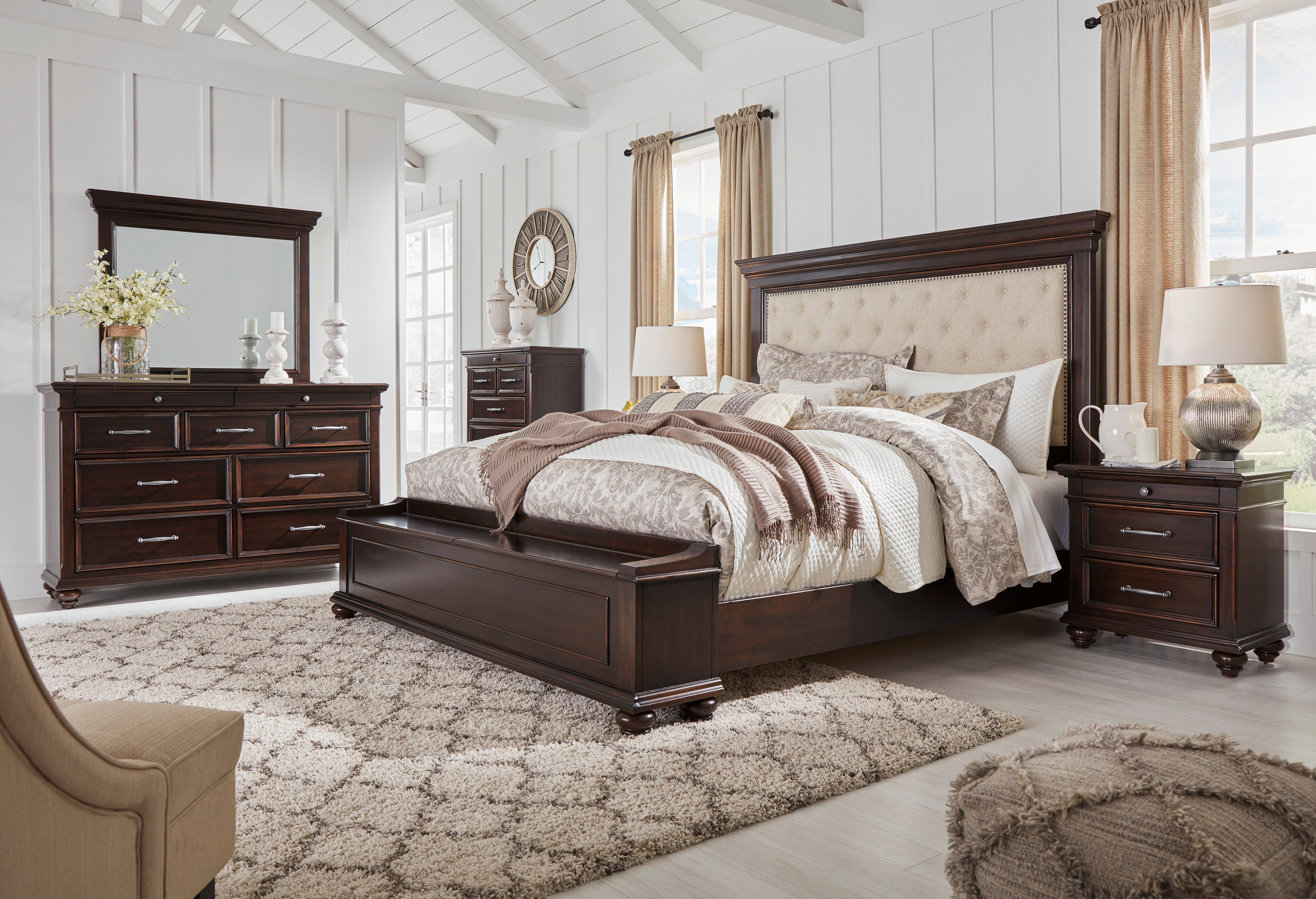 Brynhurst Upholstered Bed with Storage Bench Bedroom Set