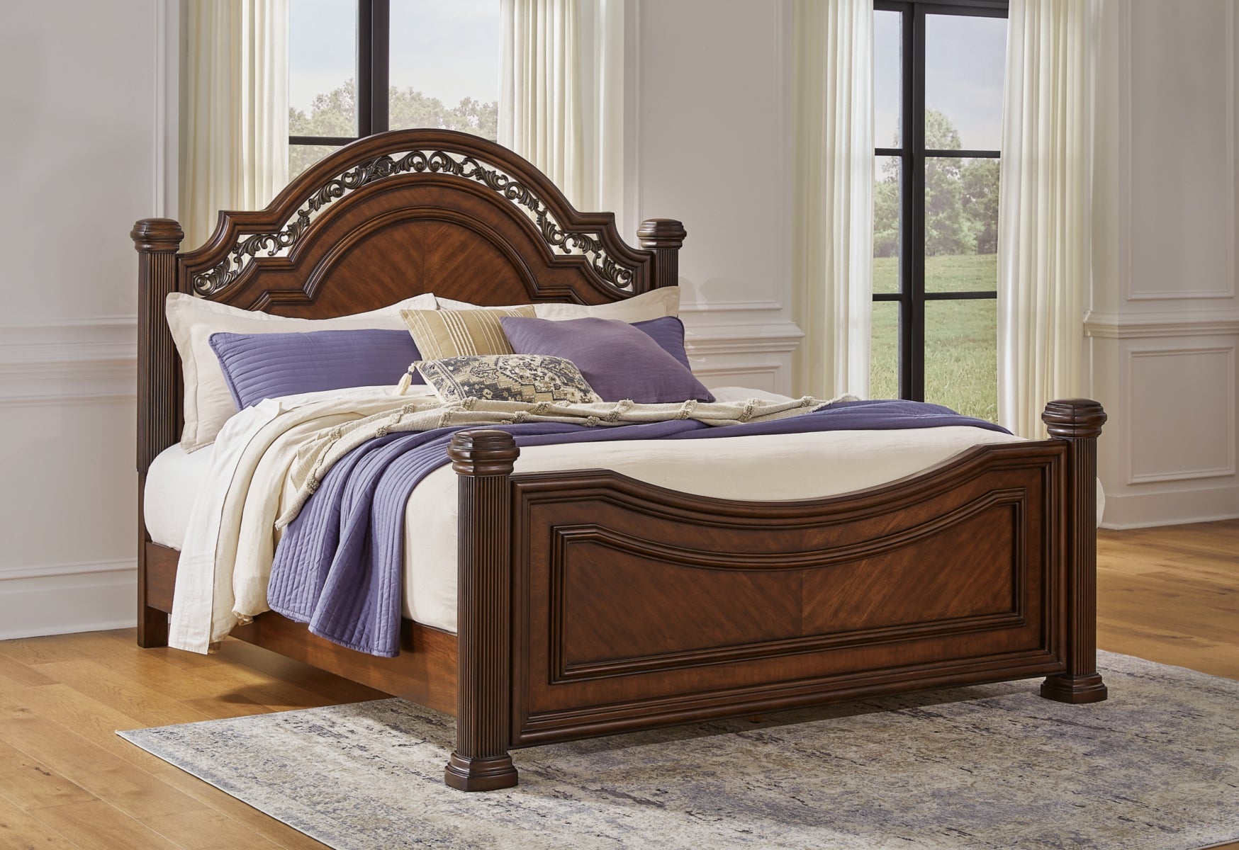 Lavinton Queen Poster Bed with Dresser