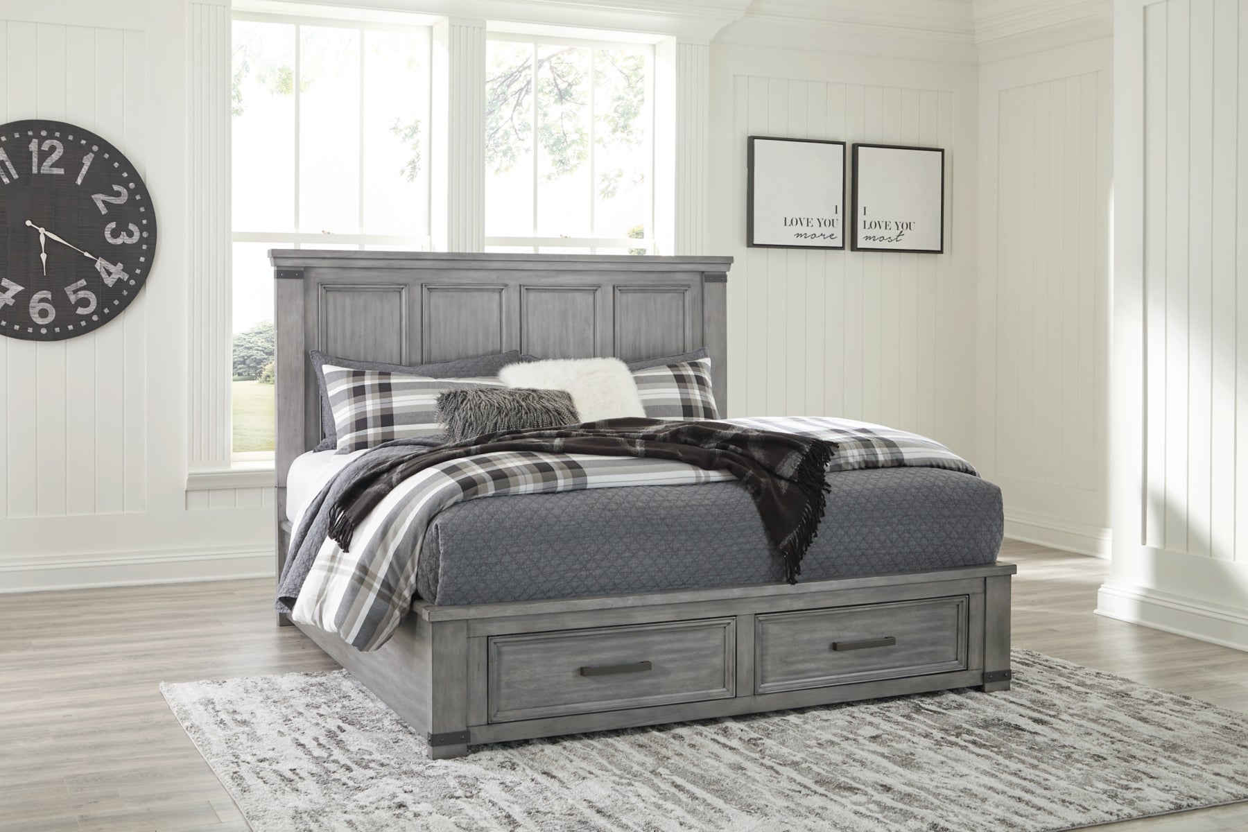 Russelyn Queen Storage Bed with Mirrored Dresser