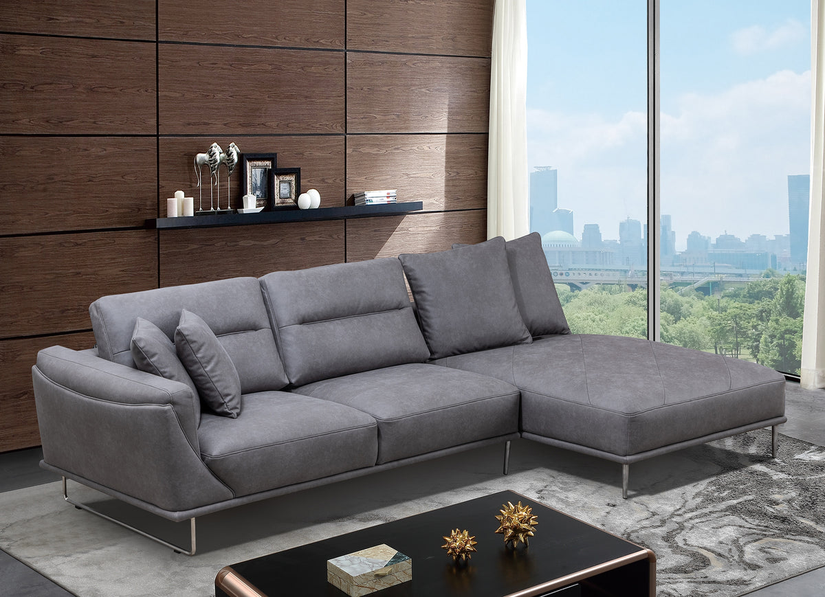 Zinia 2-piece Sectional with Right Side Chaise & 4 Pillows
