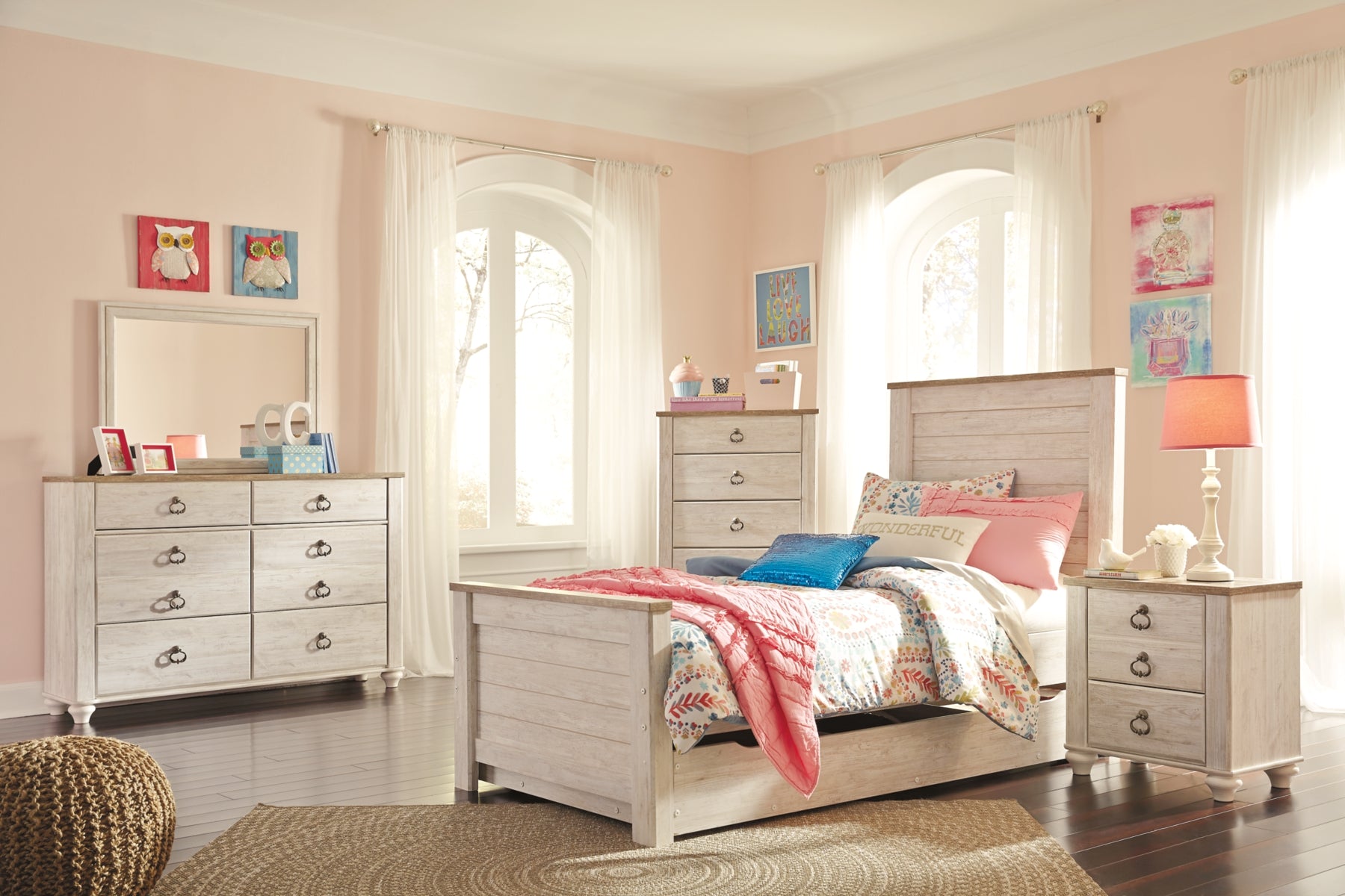 Willowton King Panel Bed with Mirrored Dresser and Nightstand