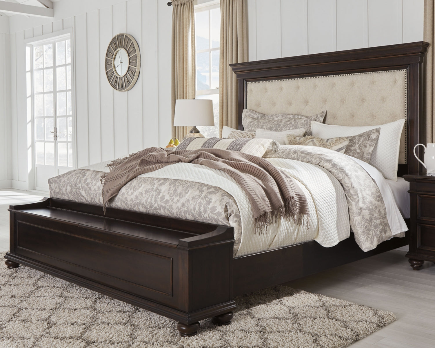 Brynhurst Upholstered Bed with Storage Bench Bedroom Set
