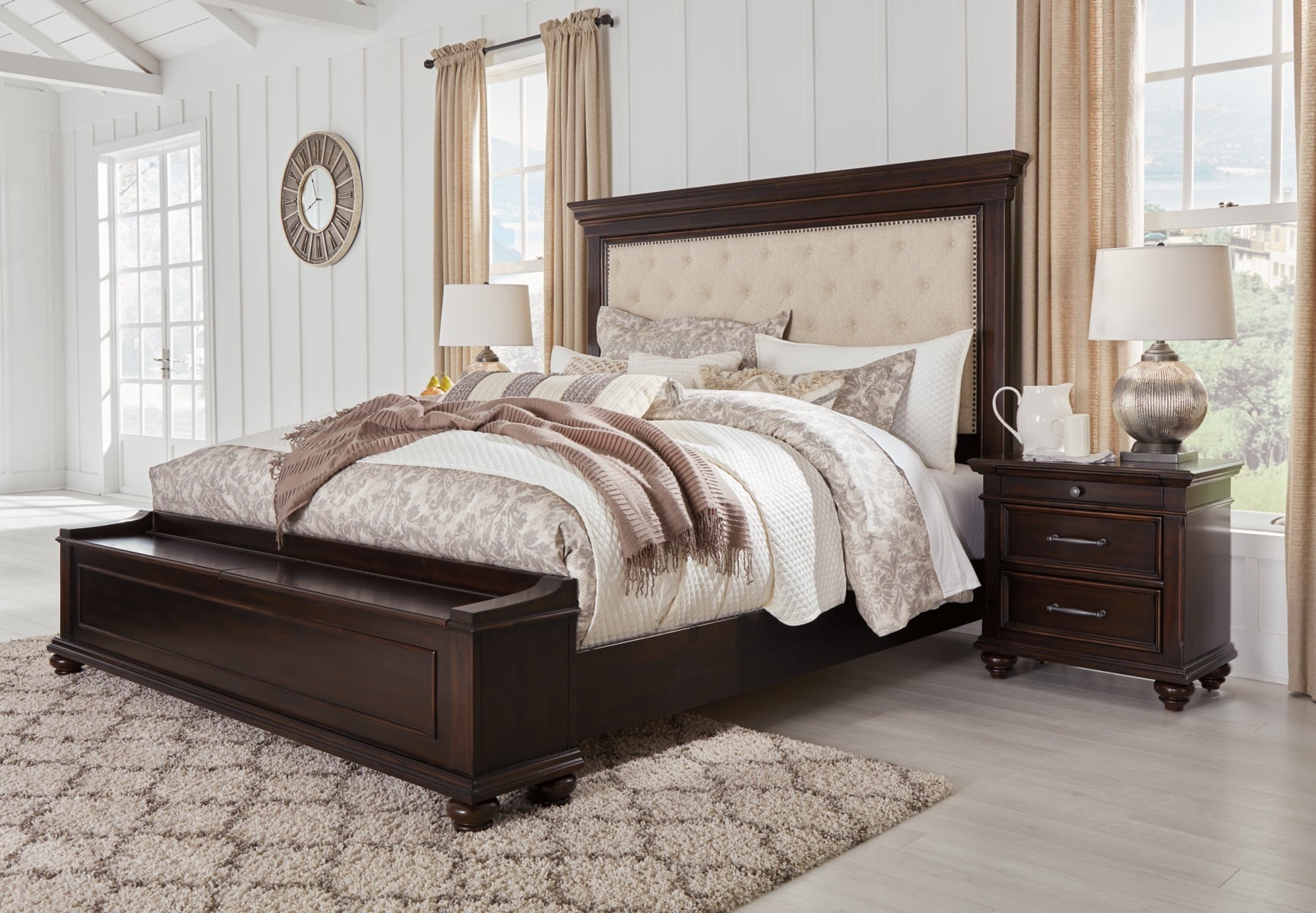 Brynhurst Upholstered Bed with Storage Bench Bedroom Set