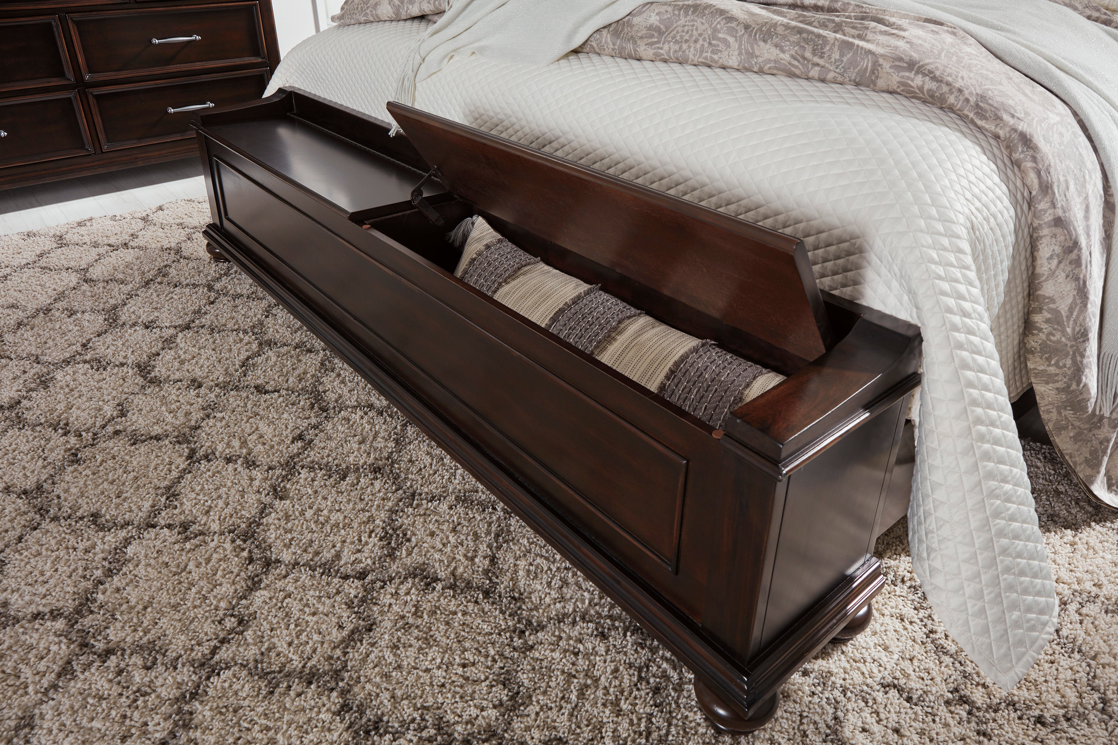 Brynhurst Upholstered Bed with Storage Bench Bedroom Set