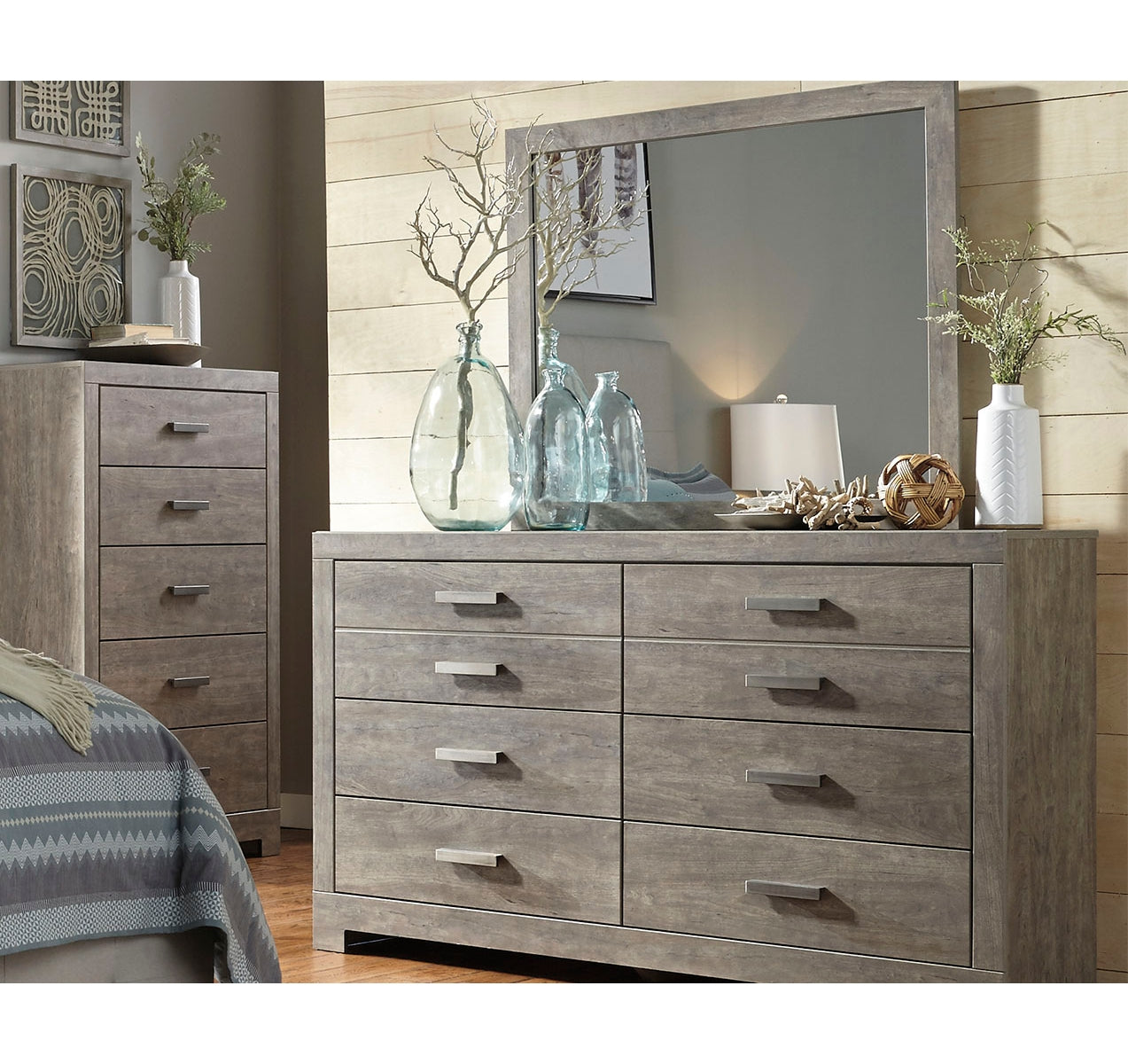 Culverbach King Panel Bed with Mirrored Dresser, Chest and 2 Nightstands