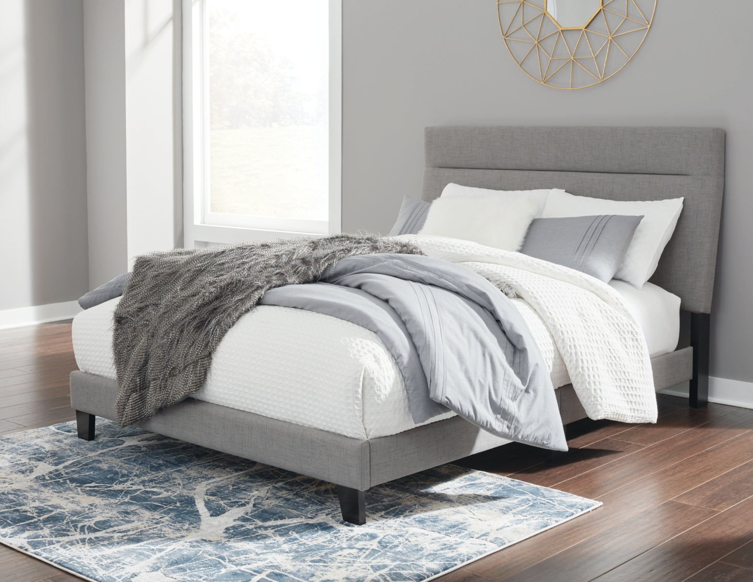 Adelloni Queen Upholstered Bed