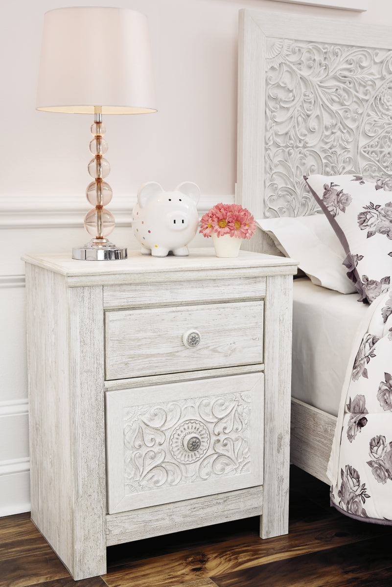 Paxberry Queen Panel Bed with Mirrored Dresser, Chest and Nightstand