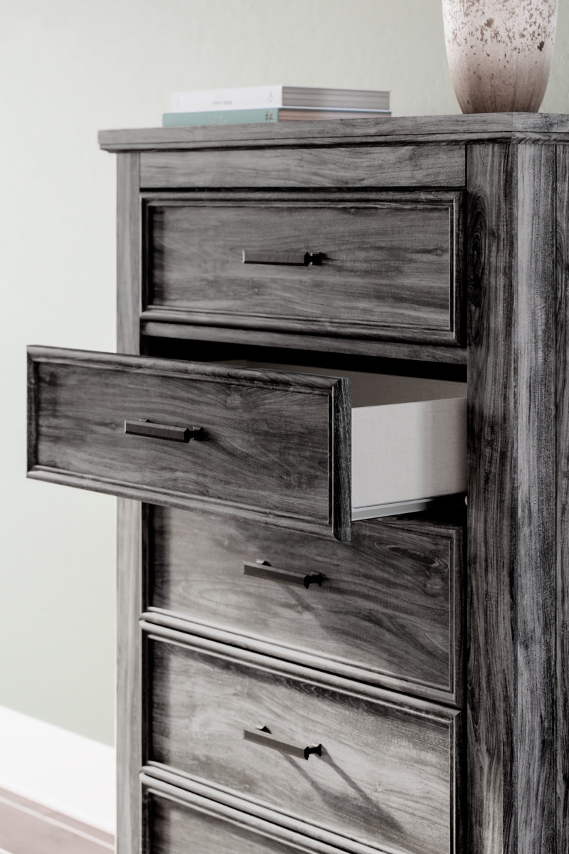Thyven Chest of Drawers