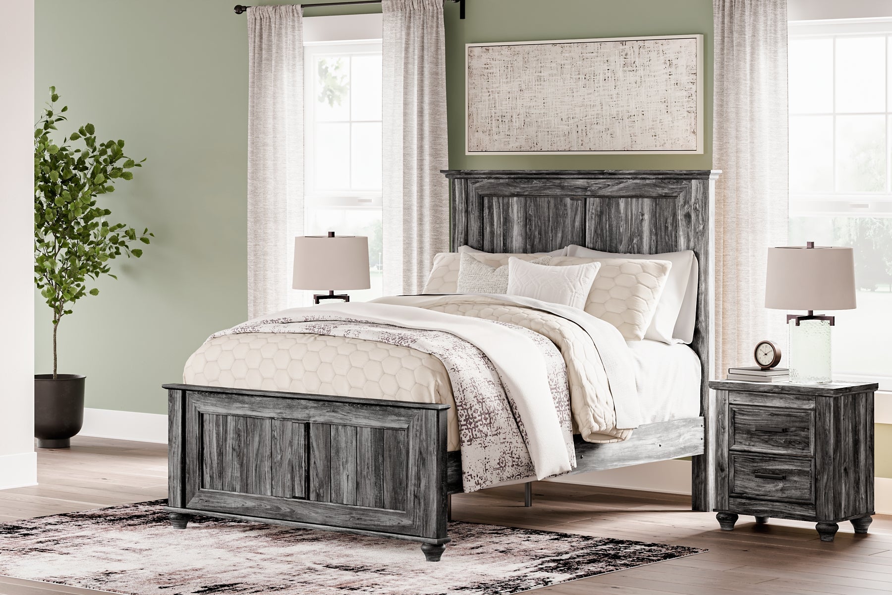 Thyven Queen Panel Bed with Dresser