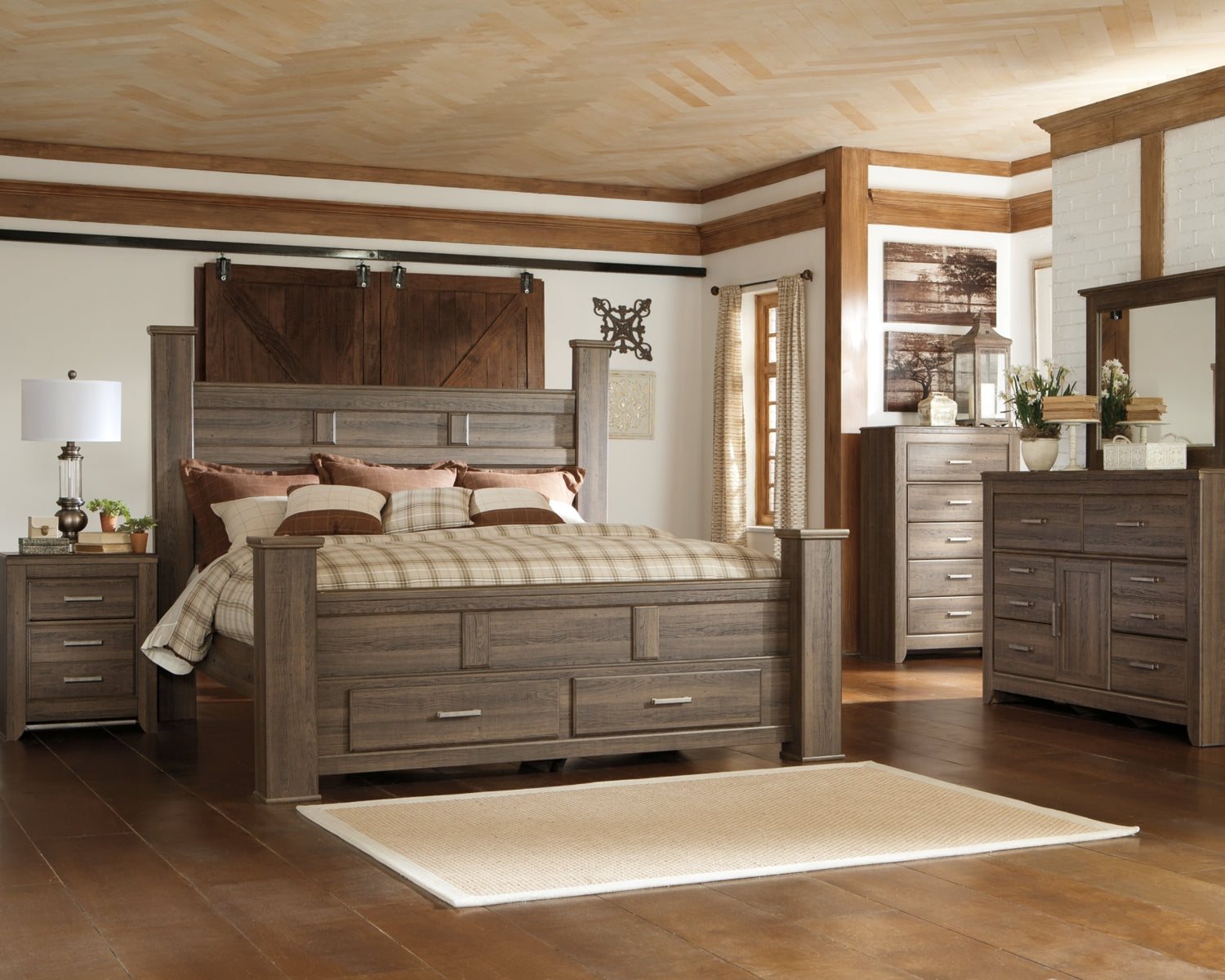 Juararo Queen Panel Bed with Mirrored Dresser and Nightstand