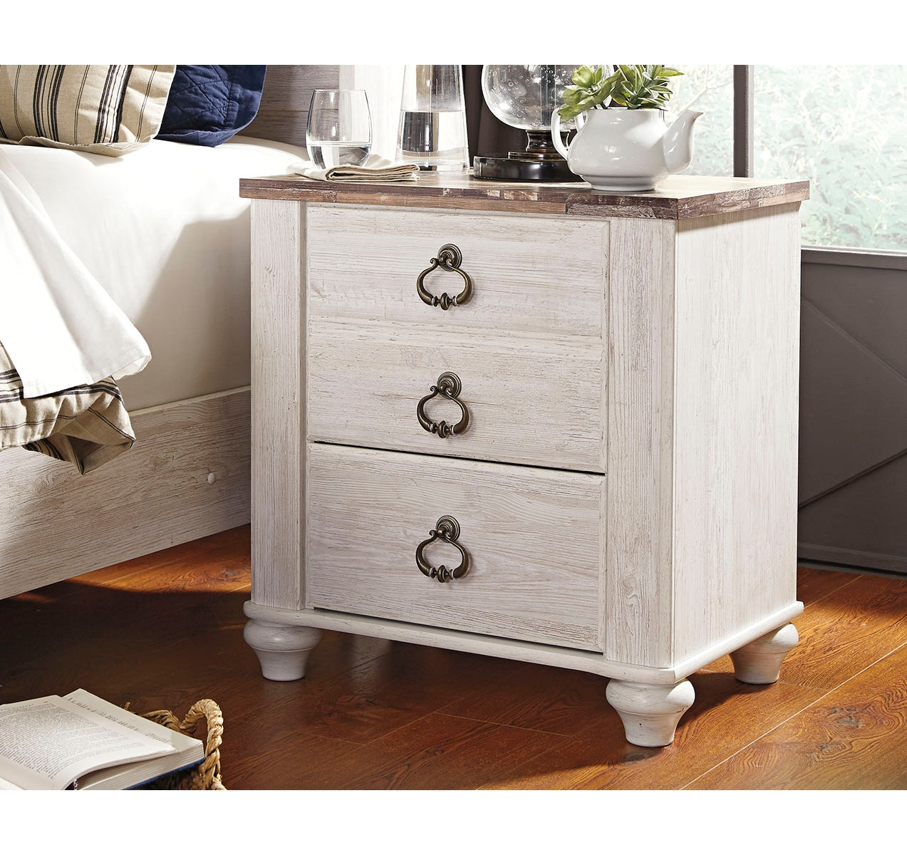 Willowton Full Panel Bed with Nightstand