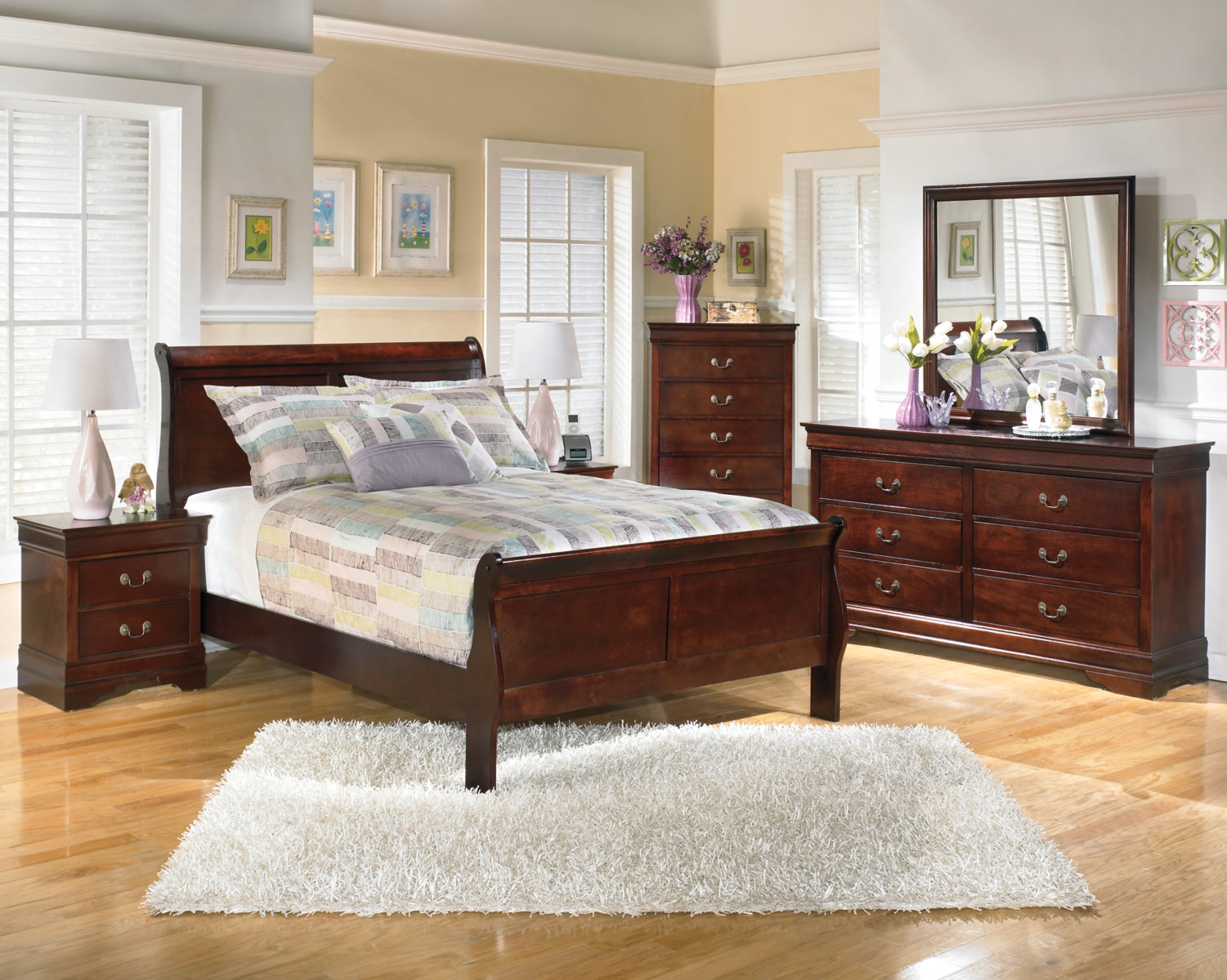Alisdair Full Sleigh Bed with Mirrored Dresser