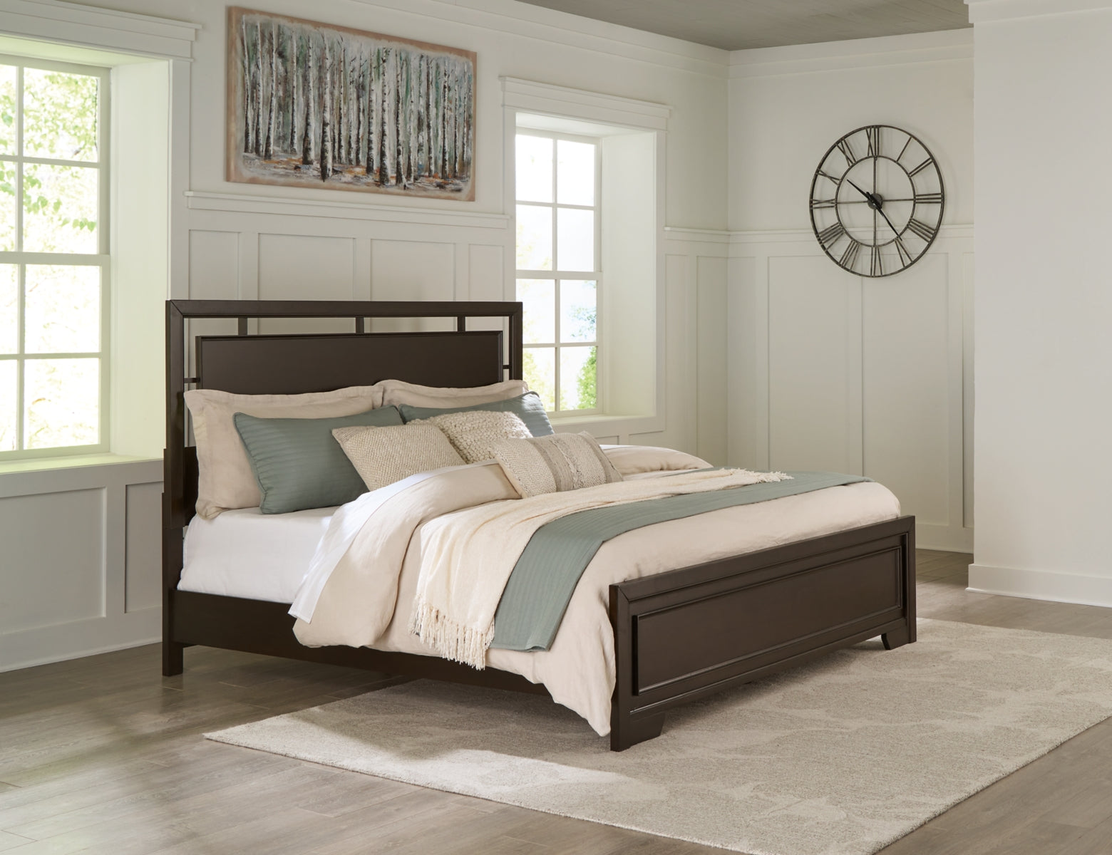 Covetown Queen Panel Bed with Dresser and 2 Nightstands