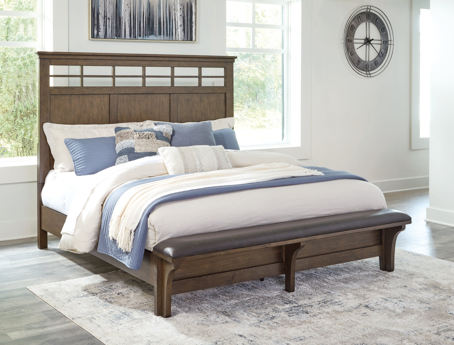 Shawbeck King Panel Bed with Dresser and 2 Nightstands