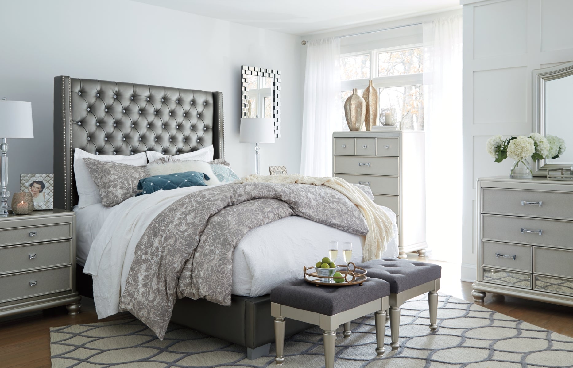 Coralayne King Upholstered Bed