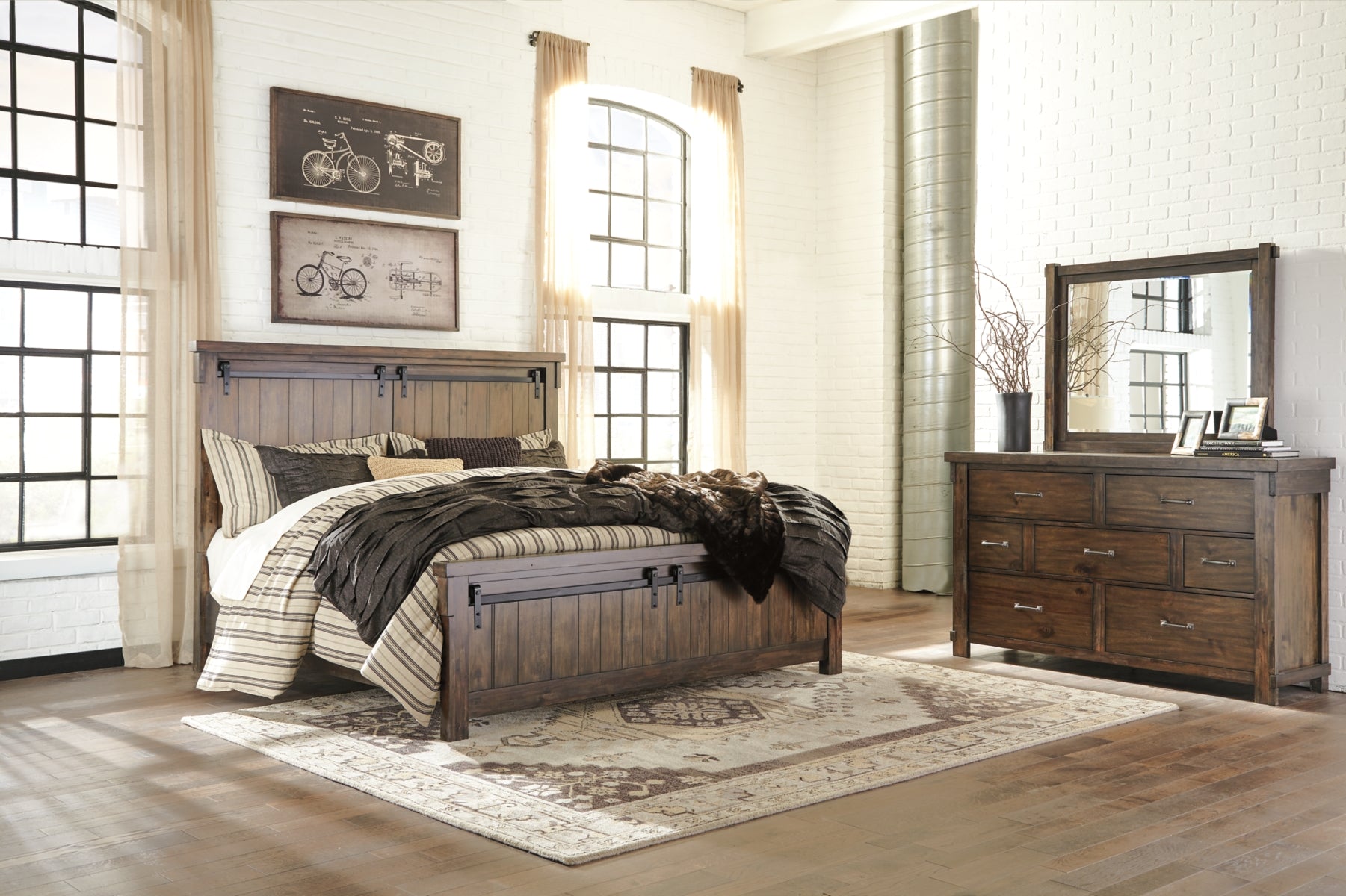 Lakeleigh King Panel Bed with Mirrored Dresser