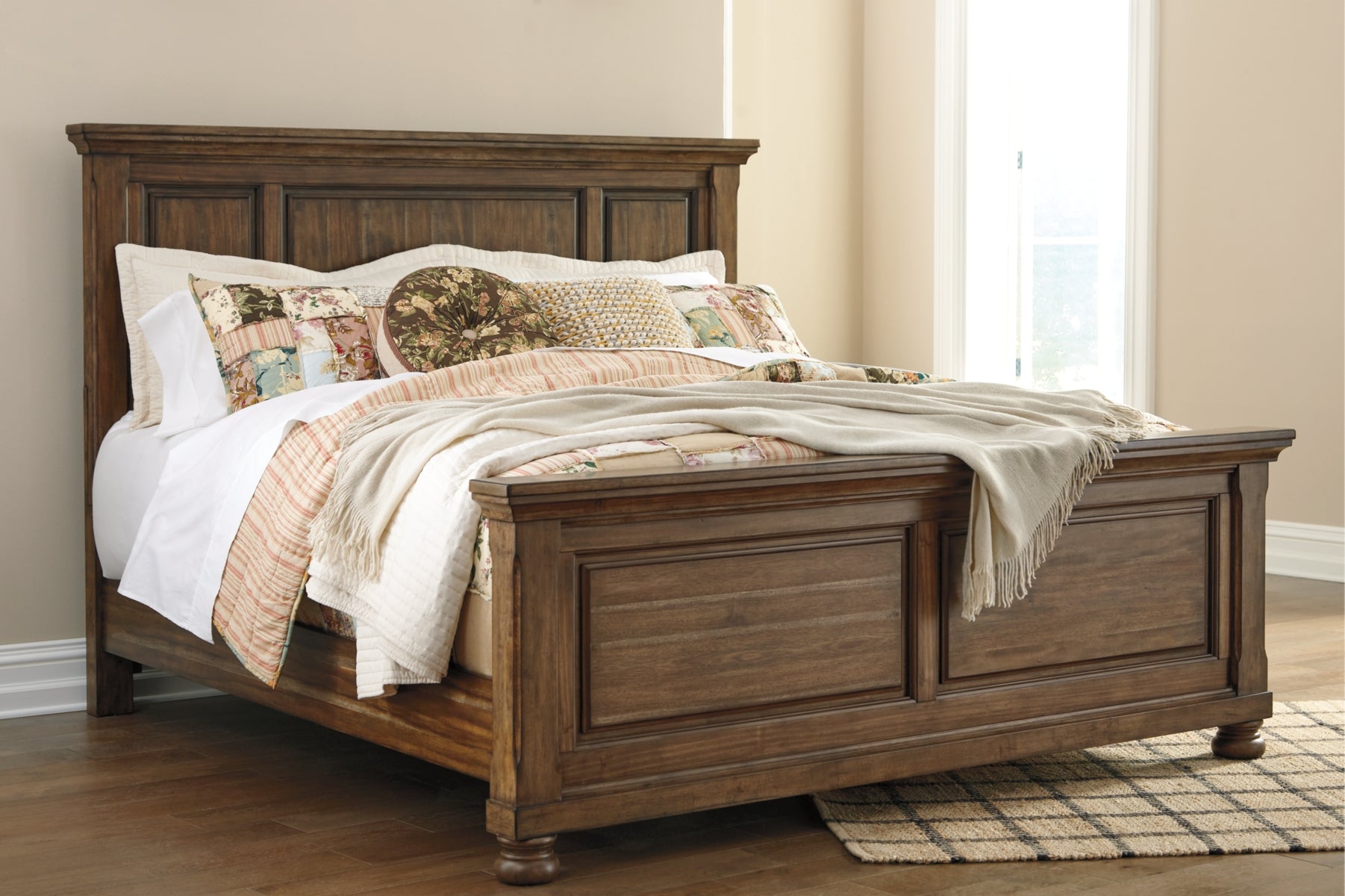 Flynnter King Panel Bed with Mirrored Dresser and 2 Nightstands