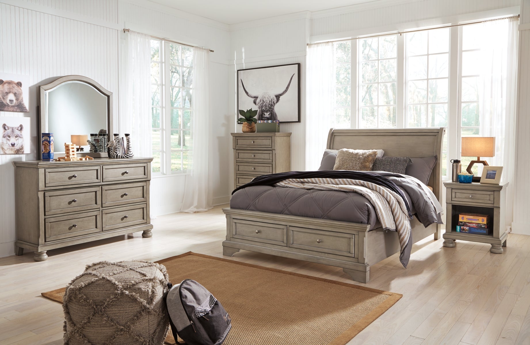 Lettner Full Sleigh Bed with Mirrored Dresser