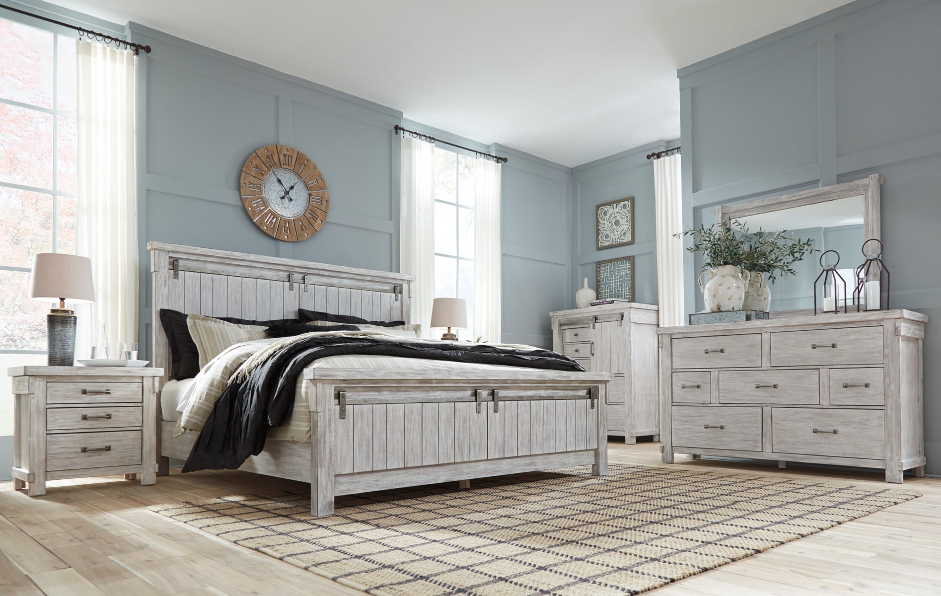 Brashland King Panel Bed with Dresser