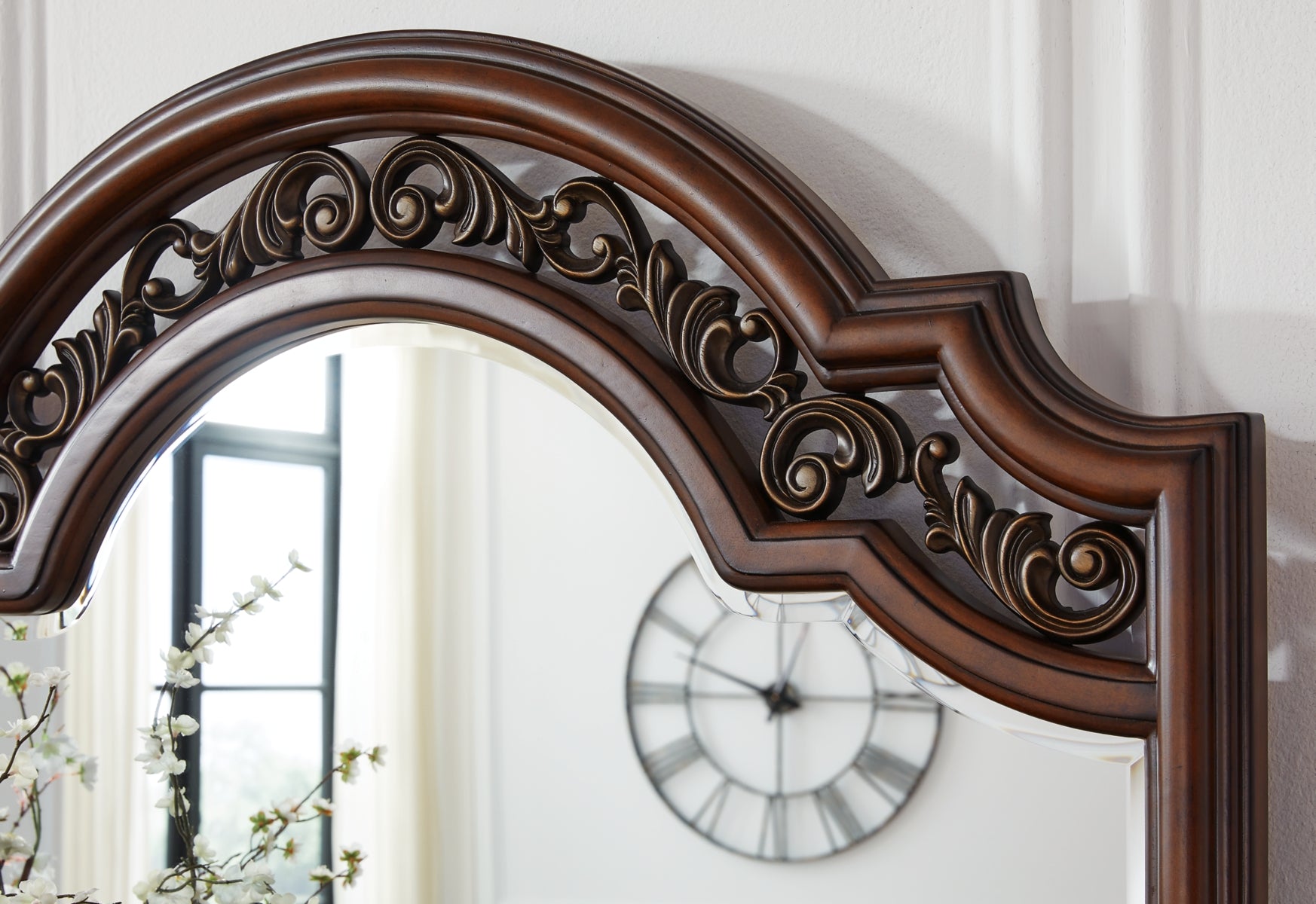 Lavinton King Poster Bed with Mirrored Dresser