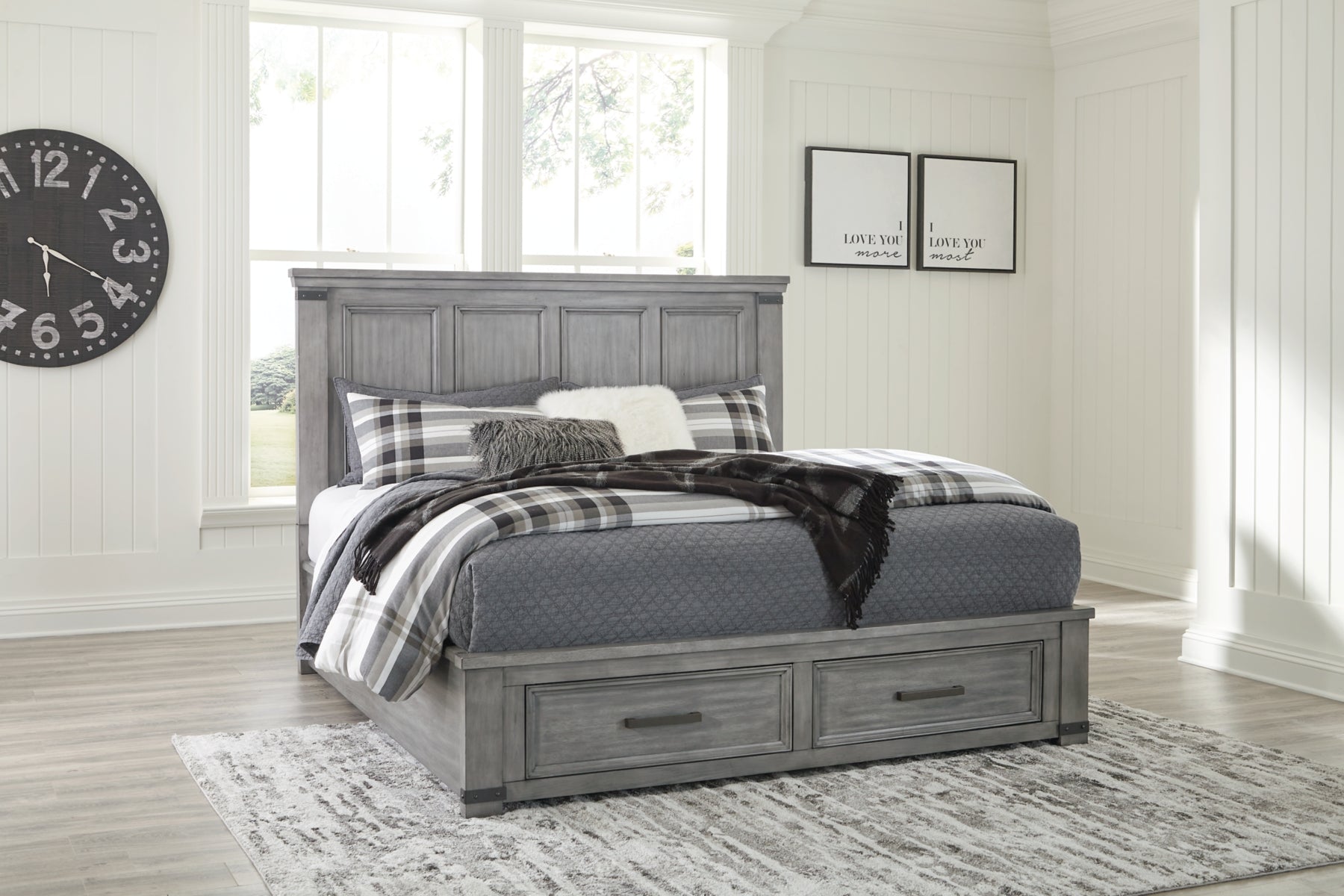 Russelyn King Storage Bed with Dresser